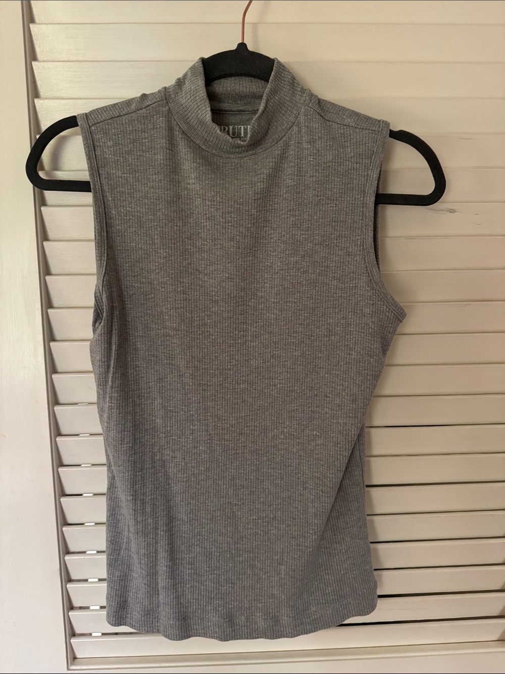 Sleeveless Ribbed Mock Neck Tank Top - Grey